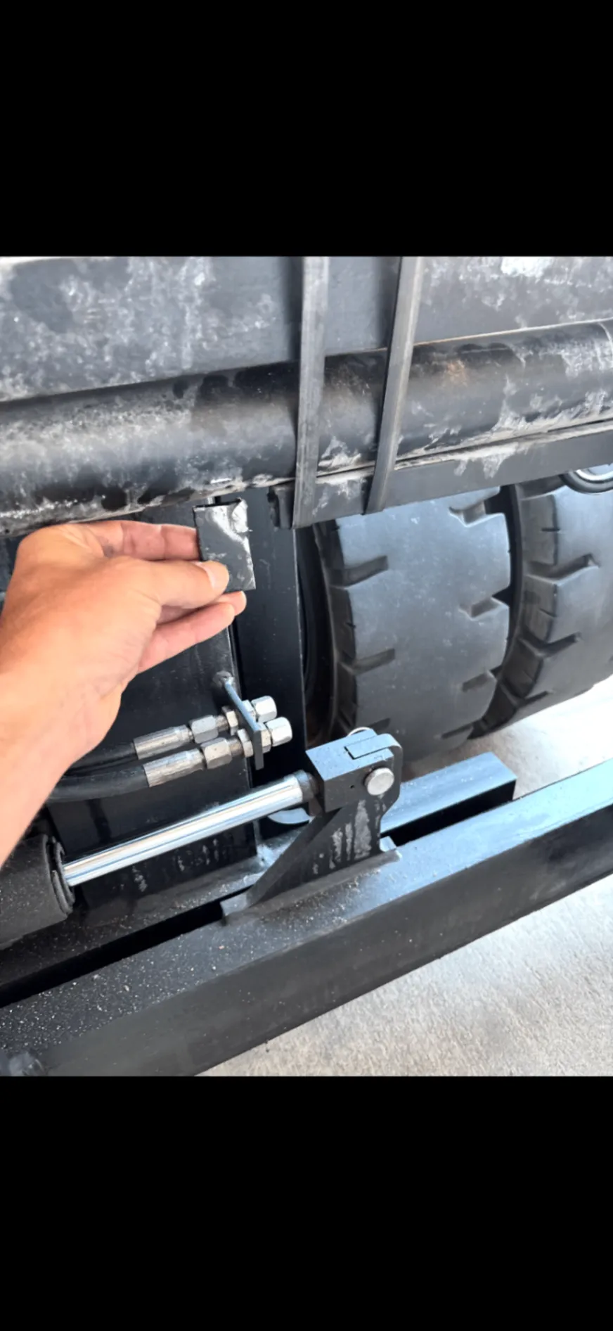 Mobile repair work underway on heavy equipment hydraulic components